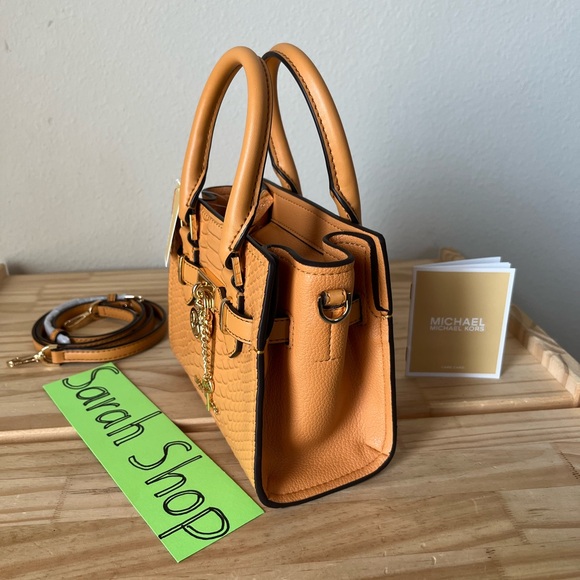 🌼Michael Kors Purse - Picture 3 of 14